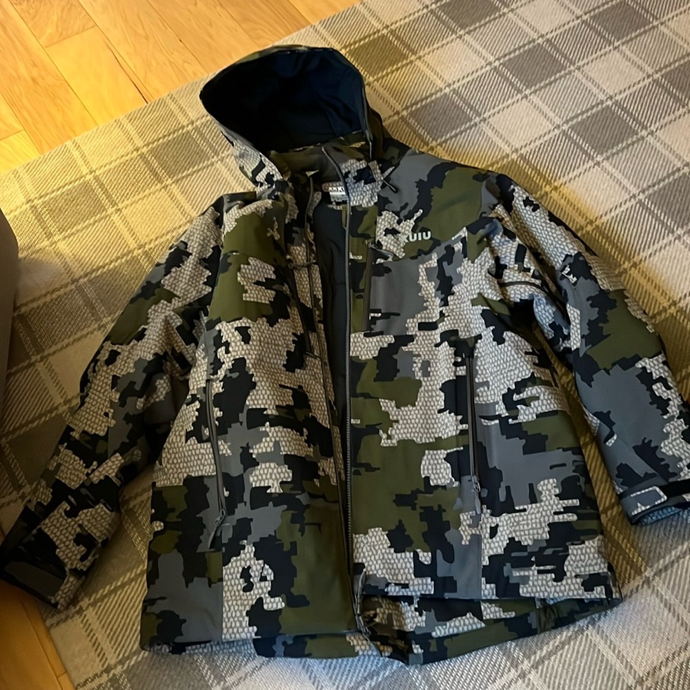Men’s KUIU Kutana Gale Force Hooded
Jacket size 3XL, new without tags